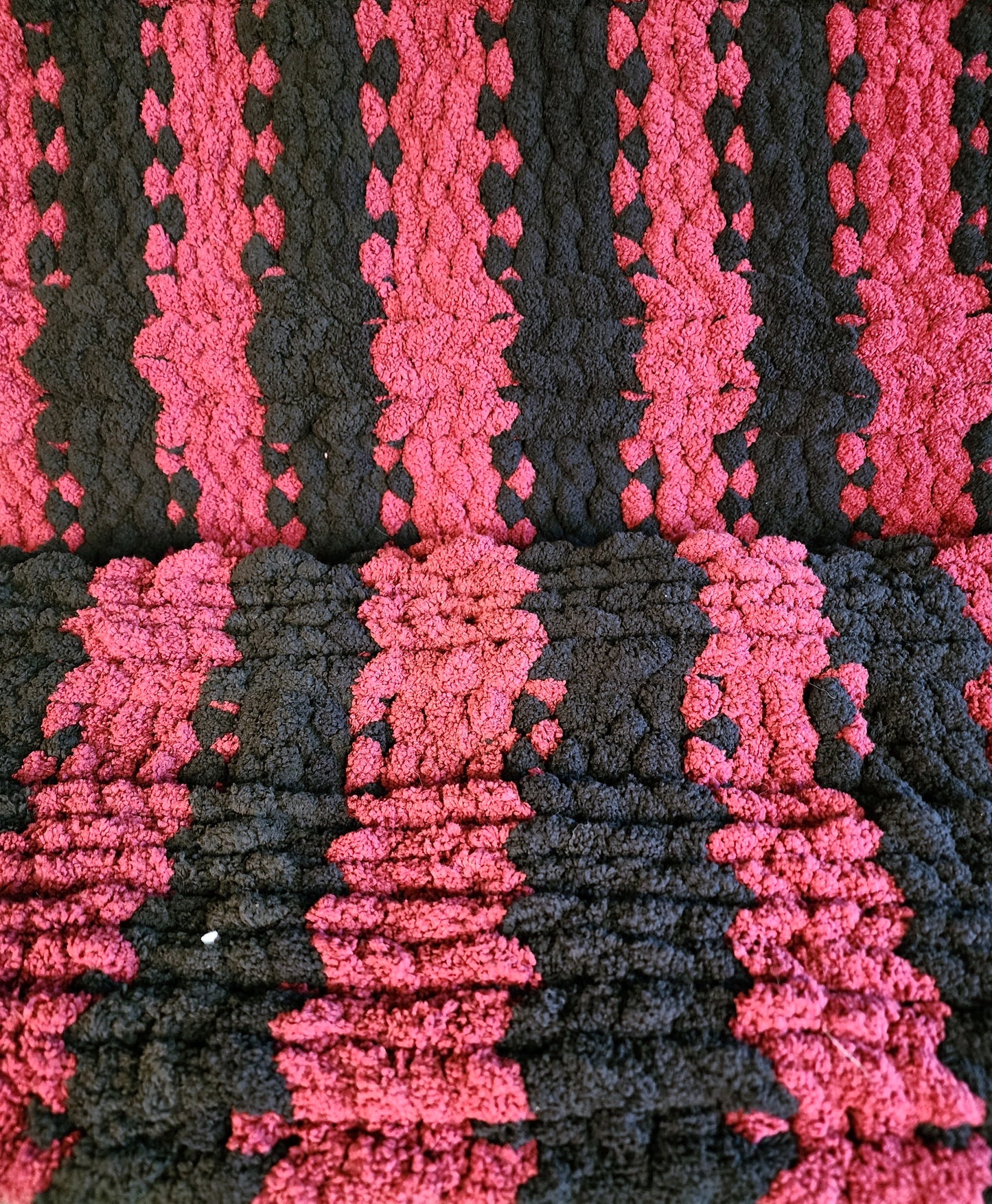 Cozy Super Soft Hand-Knit Chunky Chenille Blankets for Babies, Toddlers & Bigger Kids from WanderLost Kids 38” x 58” Red & Black Striped